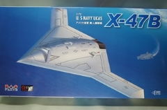 1/72　 アメリカ海軍 無人爆撃機 X-47B