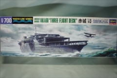 1/700　日本航空母艦　（あかぎ）　赤城　（三段甲板）　「ウォーターライン　220」